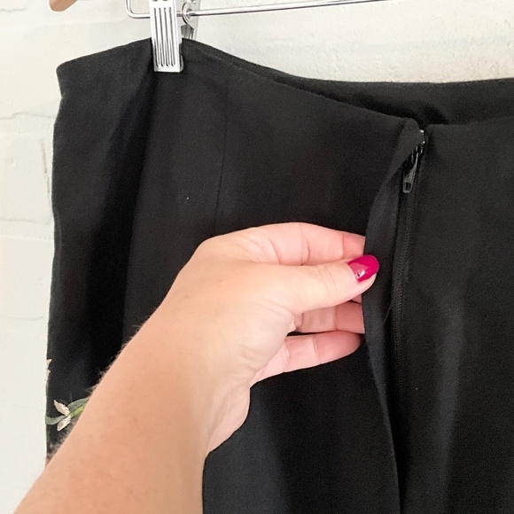 AdditionElle Midi Skirt Linen Black Floral Roses red Embrodered Dark romantic 16 - Picture 8 of 10